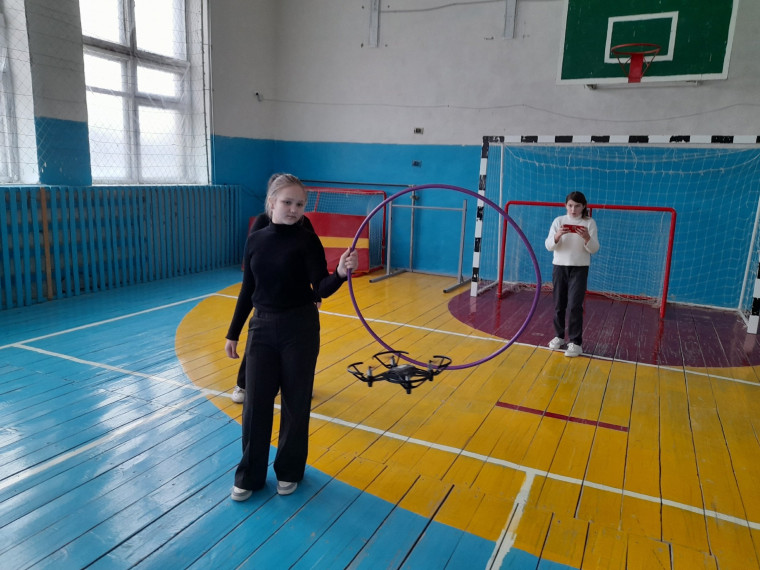 Послушный квадрокоптер.